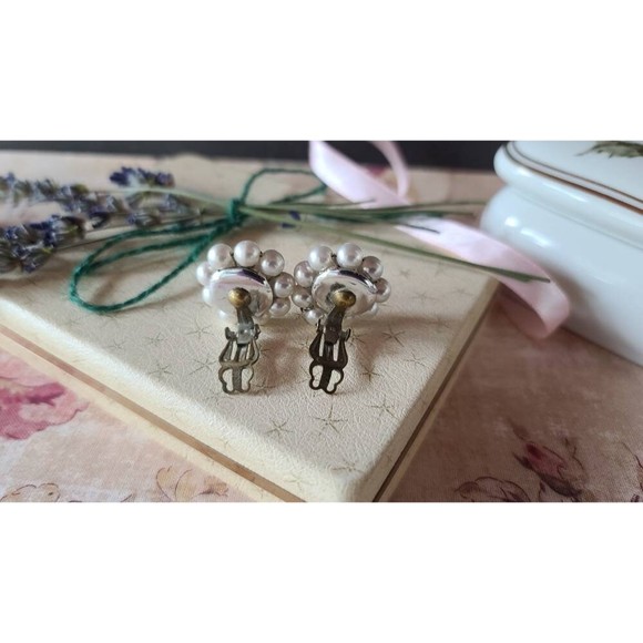 Japan Cluster Beaded Clip-on Earrings - Picture 8 of 10